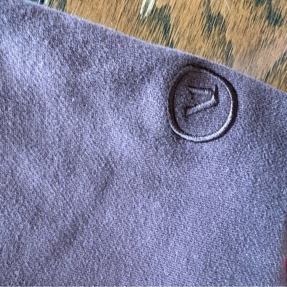 Vuori sweatpants medium with side slit at hems - Picture 8 of 8